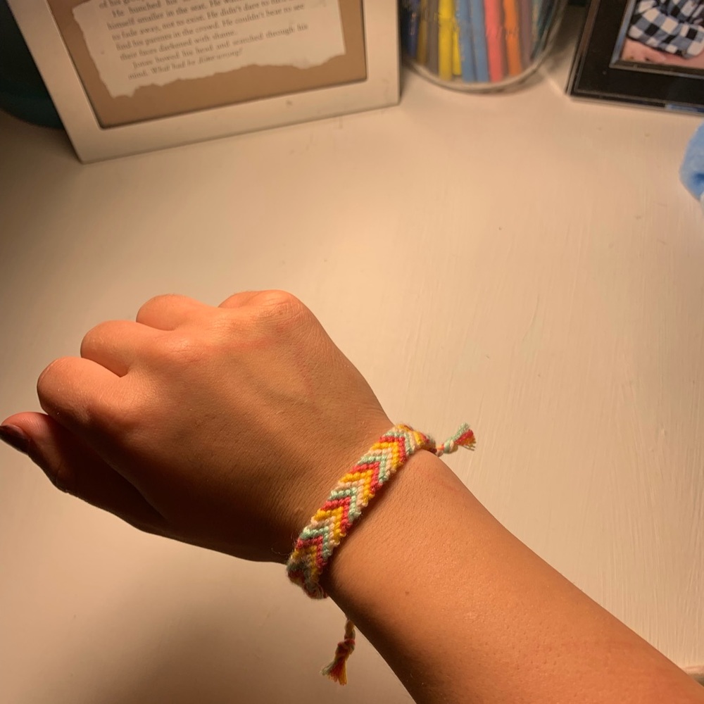 cute vsco bracelet😻comes with scrunchy